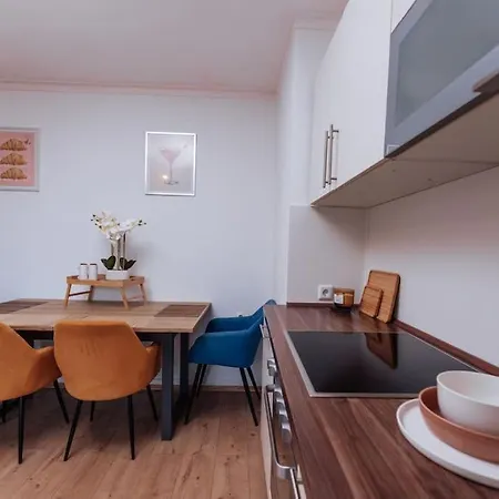 Lejlighed Brick & Cozy - - Netflix - Wifi - 4 Person *