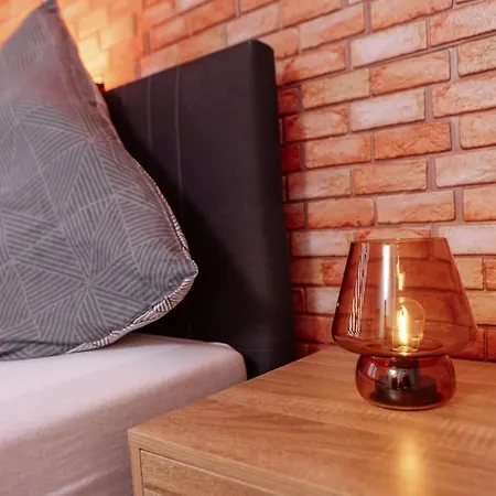 Brick & Cozy - - Netflix - Wifi - 4 Person غيلسنكيرشن