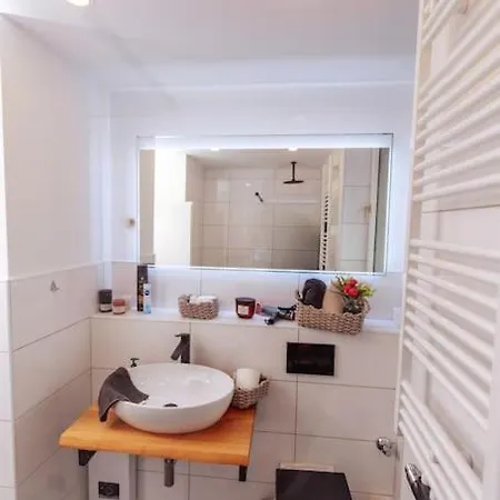 Brick & Cozy - - Netflix - Wifi - 4 Person Lejlighed *