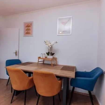 Brick & Cozy - - Netflix - Wifi - 4 Person