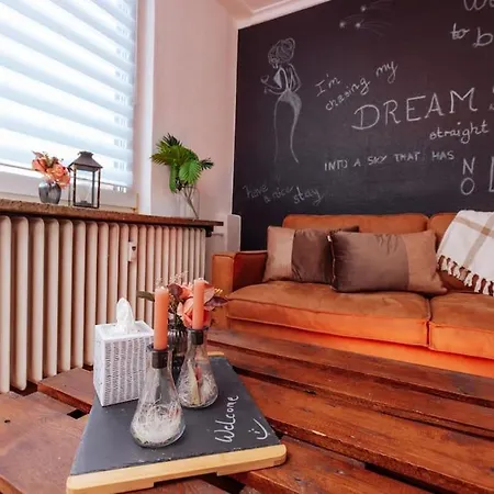 Brick & Cozy - - Netflix - Wifi - 4 Person *