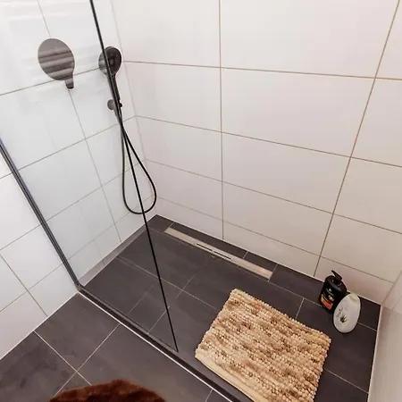 Brick & Cozy - - Netflix - Wifi - 4 Person Lejlighed *