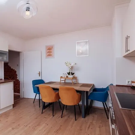 Brick & Cozy - - Netflix - Wifi - 4 Person