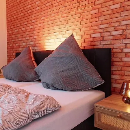 Brick & Cozy - - Netflix - Wifi - 4 Person *