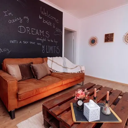 Brick & Cozy - - Netflix - Wifi - 4 Person Apartment Gelsenkirchen