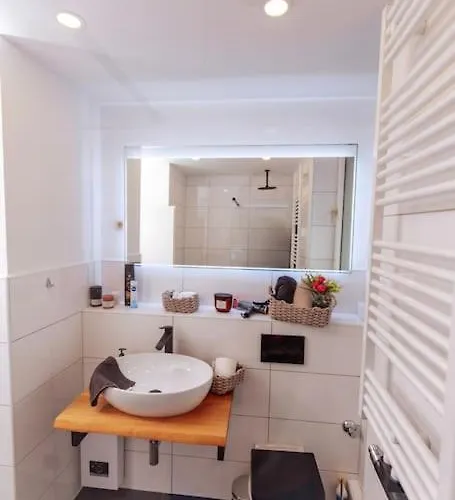 Brick & Cozy - - Netflix - Wifi - 4 Person شقة *