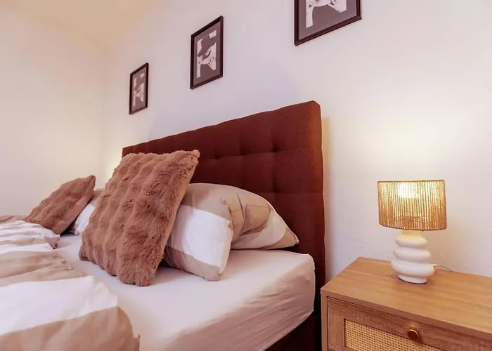 Brick & Cozy - - Netflix - Wifi - 4 Person غيلسنكيرشن