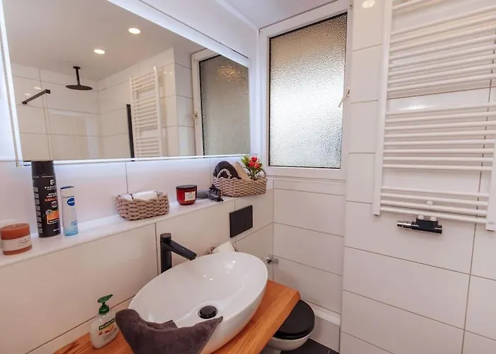 Brick & Cozy - - Netflix - Wifi - 4 Person