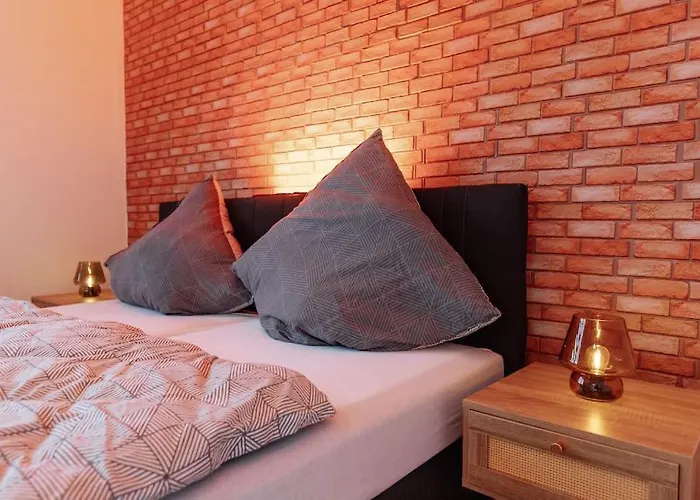 Brick & Cozy - - Netflix - Wifi - 4 Person *
